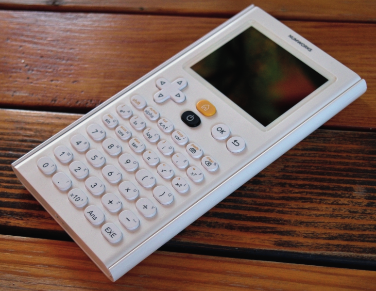 NumWorks N0110 Calculator Review • magazin Mehatronika